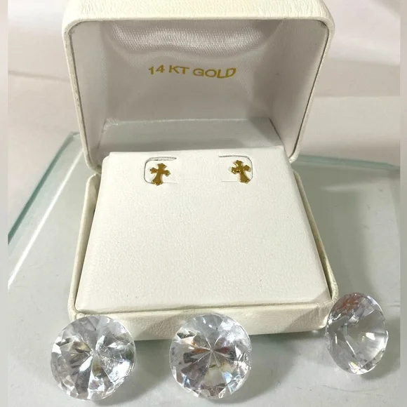 14K YELLOW GOLD cross crucifix studs ✝️ MADE IN TURKEY - Picture 3 of 15